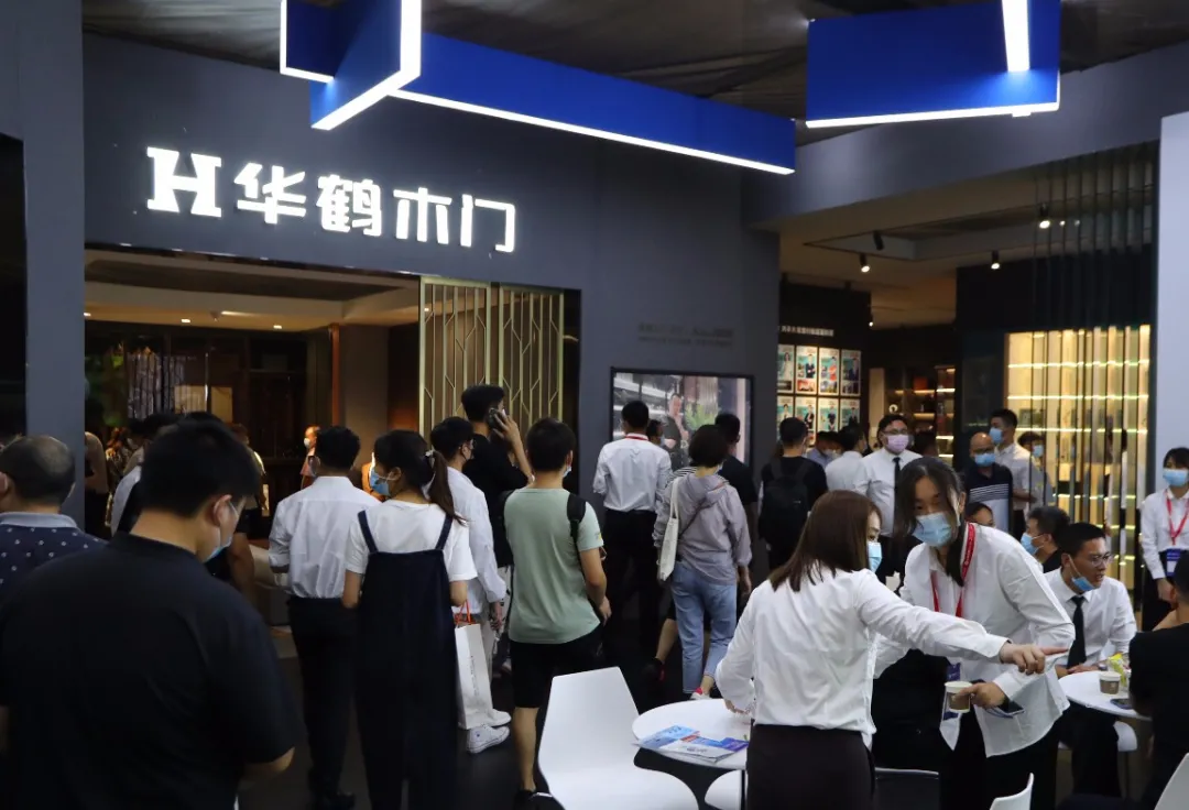 千億大勢乘風來！華鶴木門攜大師國潮原創新品驚艷建博會